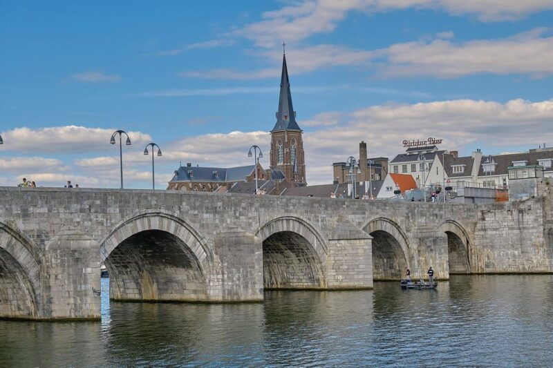 maastricht-day-trip-from-amsterdam-with-3-country-point