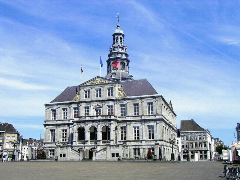 maastricht-in-1-day-walking-tour-with-digital-guide