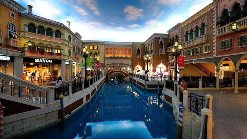 macau-venetian-style-gondola-ride