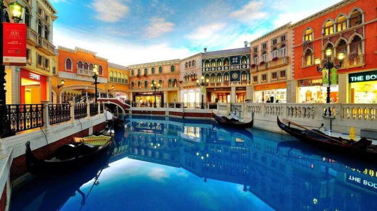 macau-venetian-style-gondola-ride