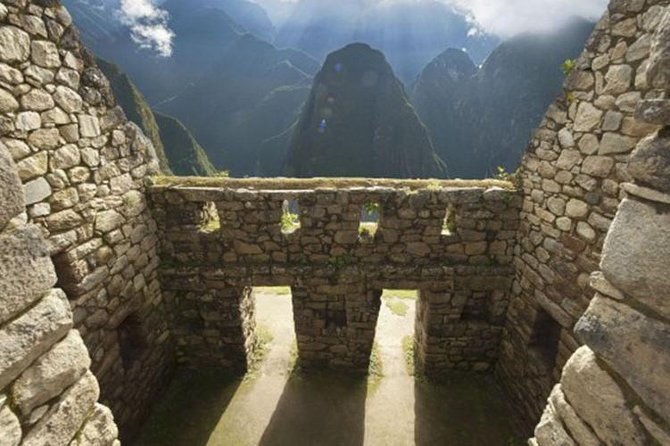 machu-picchu-by-bus-with-overnight