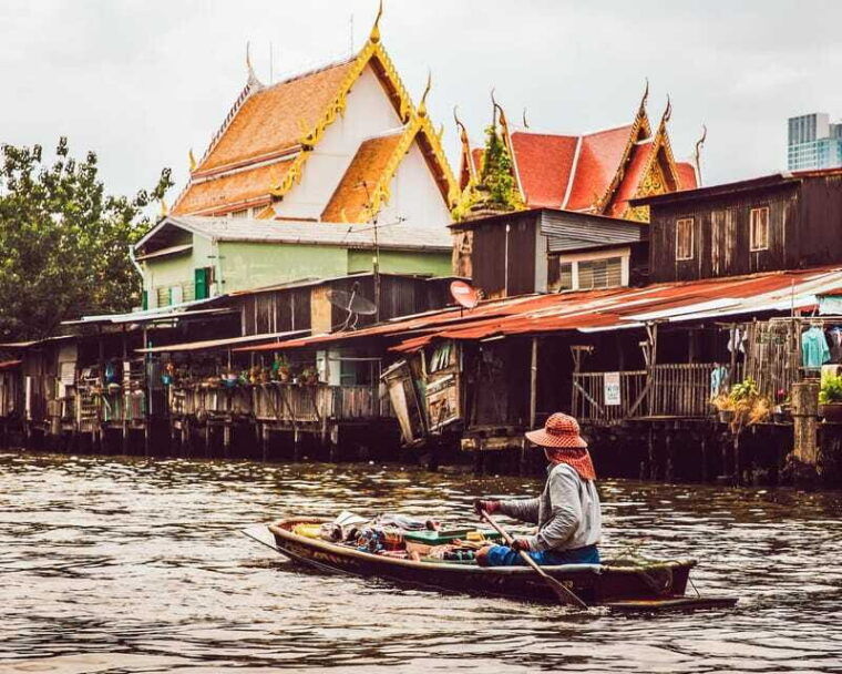 mad-monkey-bangkok-canal-tour