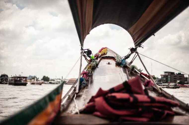mad-monkey-bangkok-canal-tour