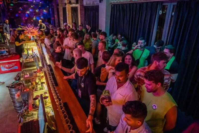 Mad Monkey Hoi An Pub Craw - Why This Pub Crawl Is a Great Choice