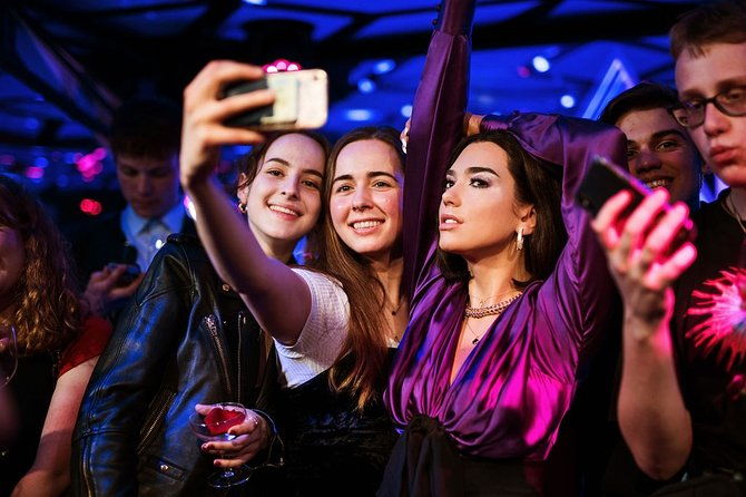 madame-tussauds-amsterdam-1-hour-canal-cruise-2