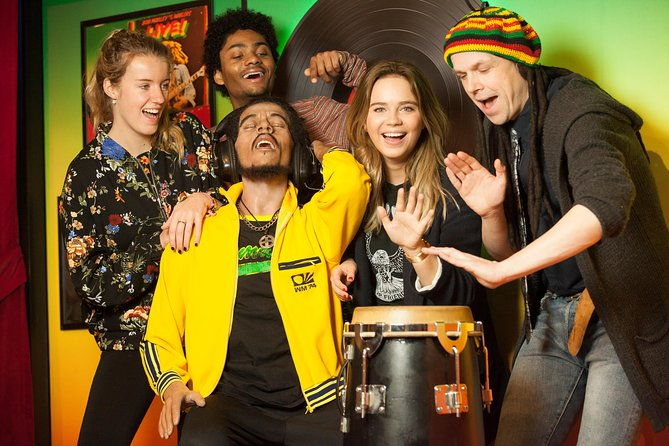 madame-tussauds-amsterdam-1-hour-canal-cruise-2