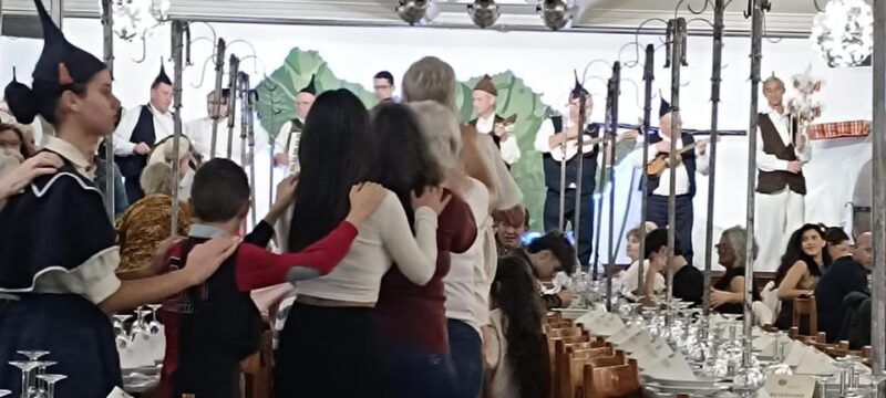 madeira-folk-dancing-show-and-traditional-local-dinner