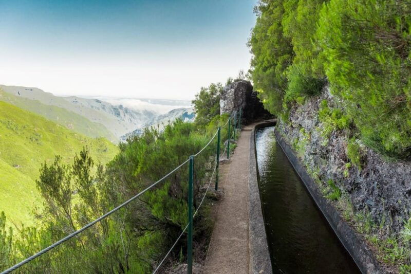 madeira-island-walk-lakes-of-madeira-levada-do-alecrim