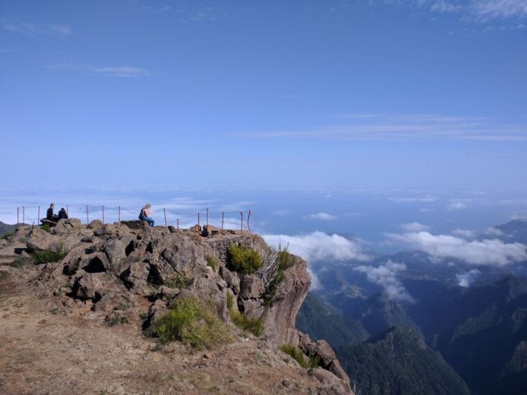 madeira-jeep-tour-pico-areeiro-santa-cruz-and-cristo-rei