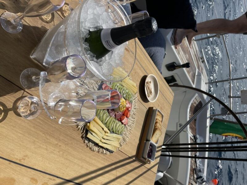 madeira-luxury-yacht-sailing-sunset-tour