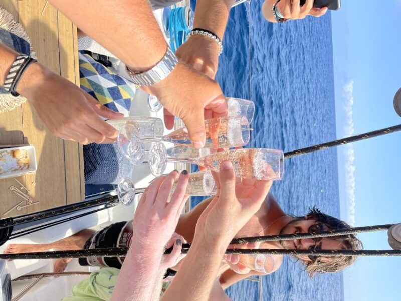 madeira-luxury-yacht-sailing-sunset-tour