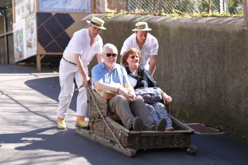 madeira-monte-sightseeing-tour-toboggan-sled-ride