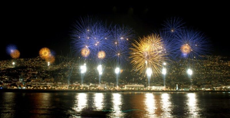 madeira-new-years-eve-fireworks-catamaran-cruise