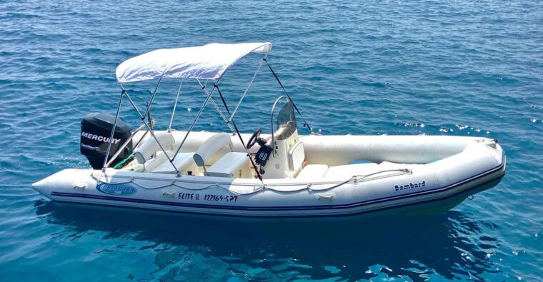 madeira-private-boat-trip-along-the-coast-w-water-activity