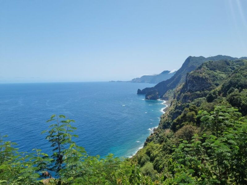 madeira-santana-pico-arieiro-walk-full-day-4x4-jeep-tour