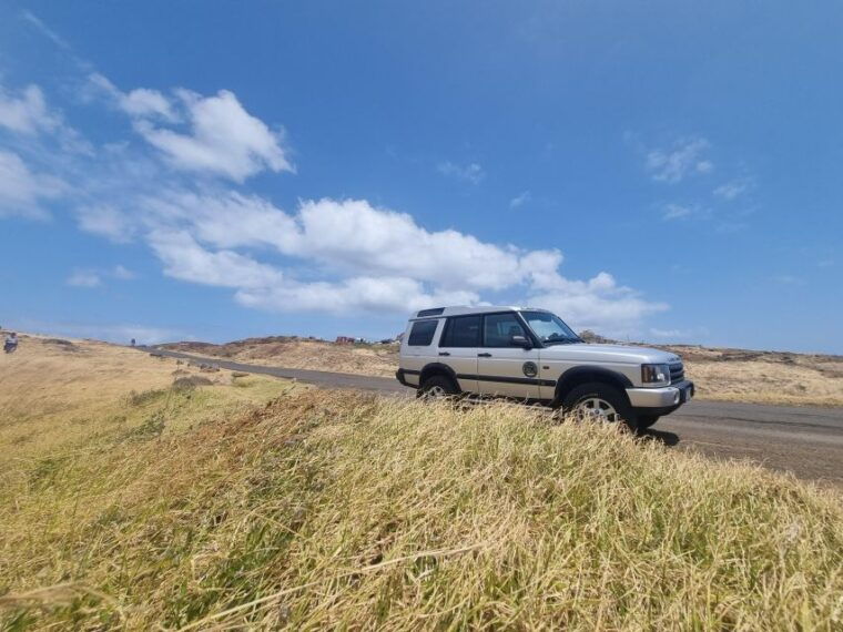 madeira-santana-pico-arieiro-walk-full-day-4x4-jeep-tour