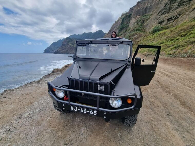 madeira-santana-pico-arieiro-walk-full-day-4x4-jeep-tour