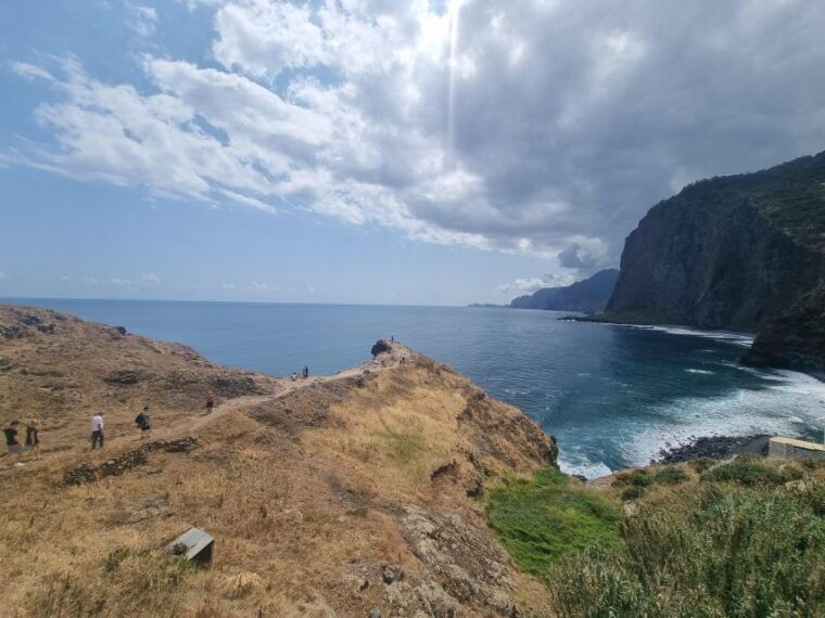 madeira-santana-pico-arieiro-walk-full-day-4x4-jeep-tour
