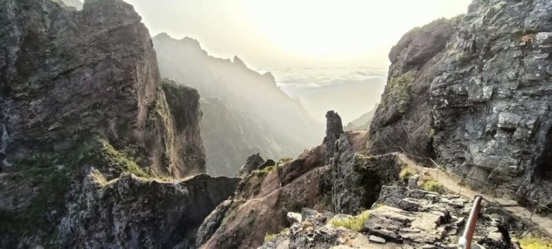 madeira-shuttle-for-sunrise-hike-at-pico-do-arieiro
