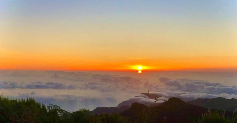 madeira-shuttle-for-sunrise-hike-at-pico-do-arieiro