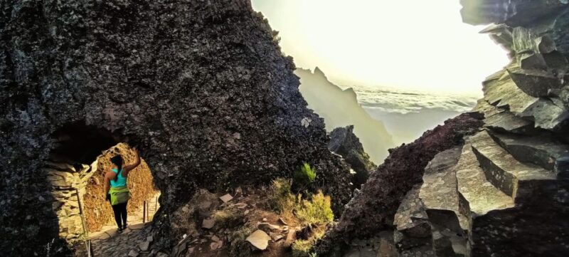 madeira-shuttle-for-sunrise-hike-at-pico-do-arieiro