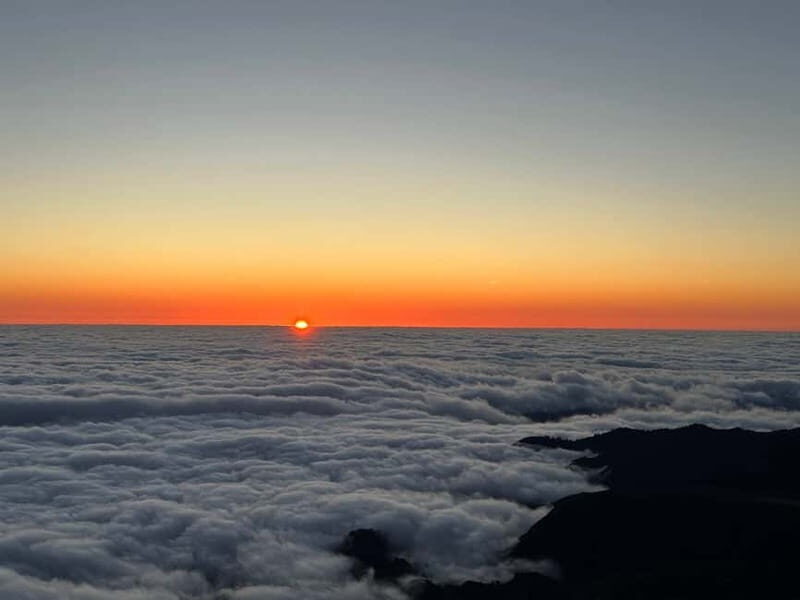 Madeira: Sunrise at Pico do Arieiro with short hike on PR1 - Key Points