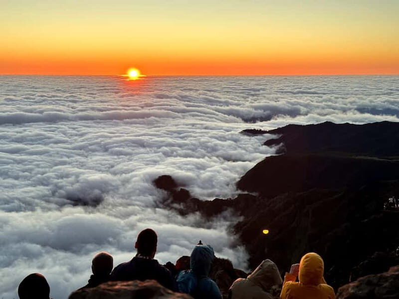 Madeira: Sunrise at Pico do Arieiro with short hike on PR1 - The Hike and the Views