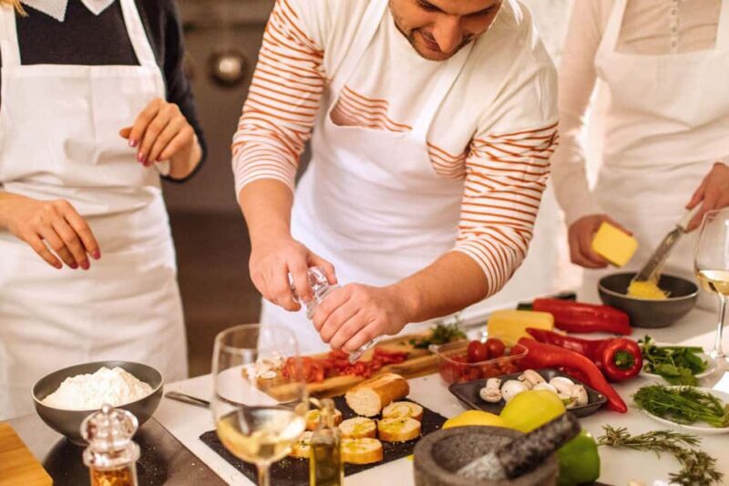 Madrid: 7-Course Tapas Cooking Class With Unlimited Wine - Key Points