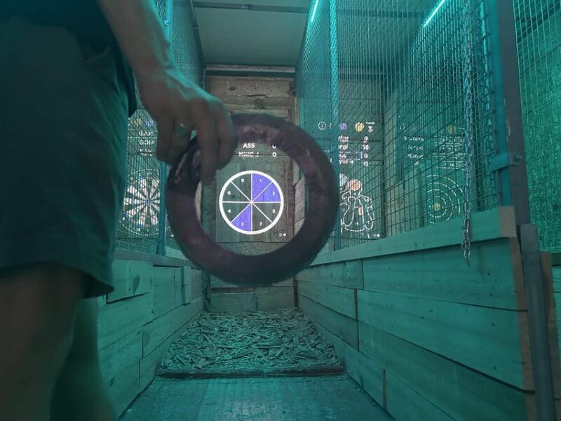 madrid-atocha-interactive-axe-throwing-2h