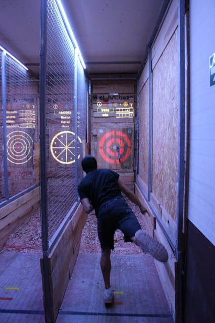 madrid-atocha-interactive-axe-throwing-2h