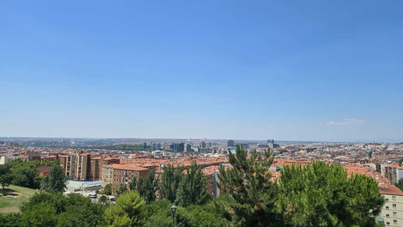 Madrid Contrasts Tour: Guided Bus and Walking Tour - What’s Included and What’s Not