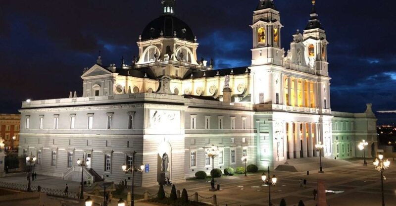 madrid-enchanted-evening-walking-tour-in-spanish