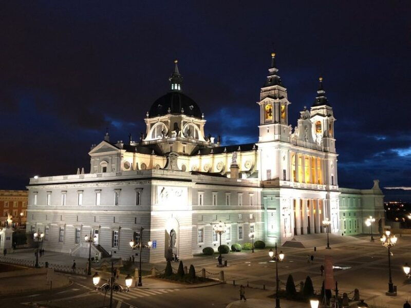 madrid-enchanted-evening-walking-tour-in-spanish
