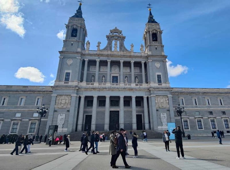 Madrid: Guided tour of the Royal Palace in French - A Detailed Look at the Royal Palace Tour