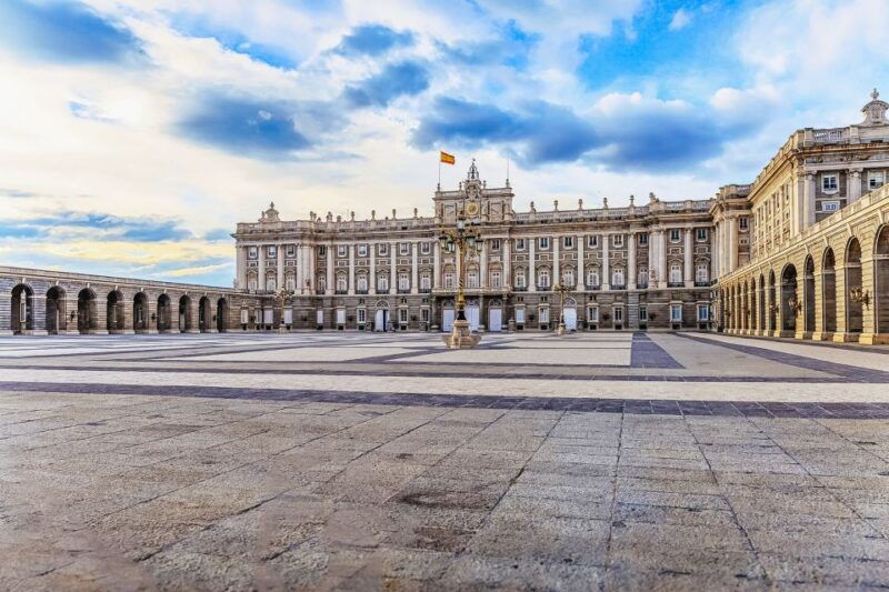 madrid-guided-tour-of-the-royal-palace-with-fast-access