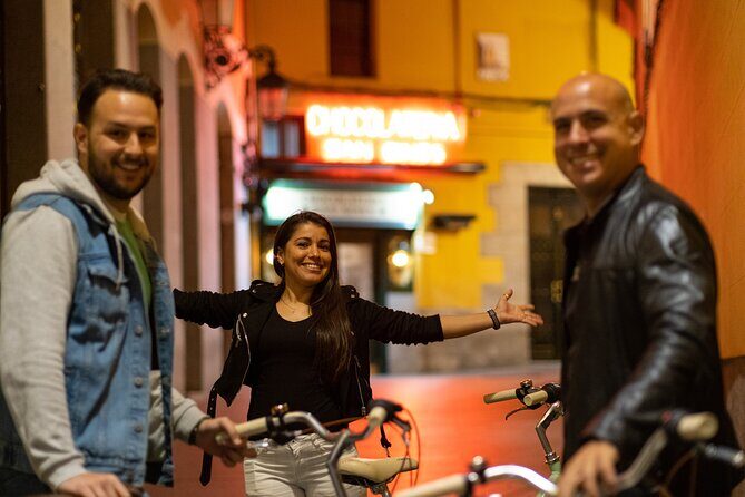 Madrid Night: Vintage Bike Tour Highlights with Optional Tapas - The Itinerary: A Night’s Stroll Through the City