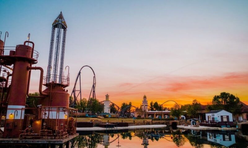 madrid-parque-warner-ticket-and-roundtrip-transportation