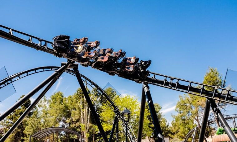 madrid-parque-warner-ticket-and-roundtrip-transportation