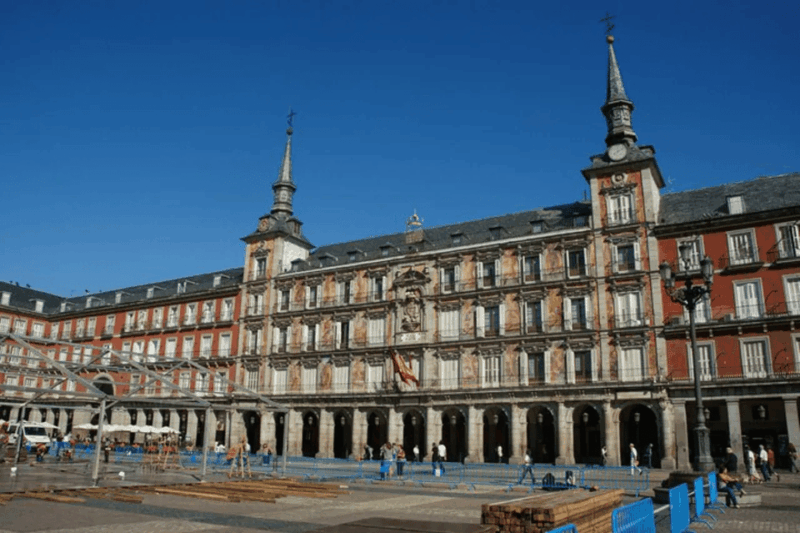 madrid-plaza-mayor-christmas-market-city-walking-tour