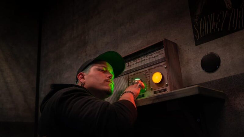 madrid-prison-island-giant-indoor-escape-game-entry-ticket