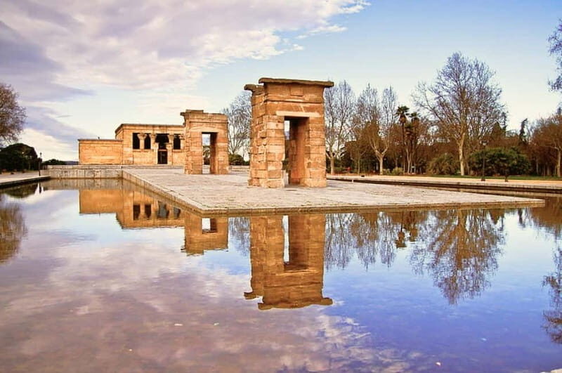 Madrid: Private Highlights Walking Tour with Rooftop Stop - Key Points