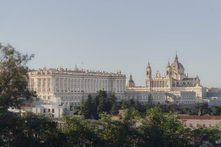 madrid-private-walking-tour-photo-shoot