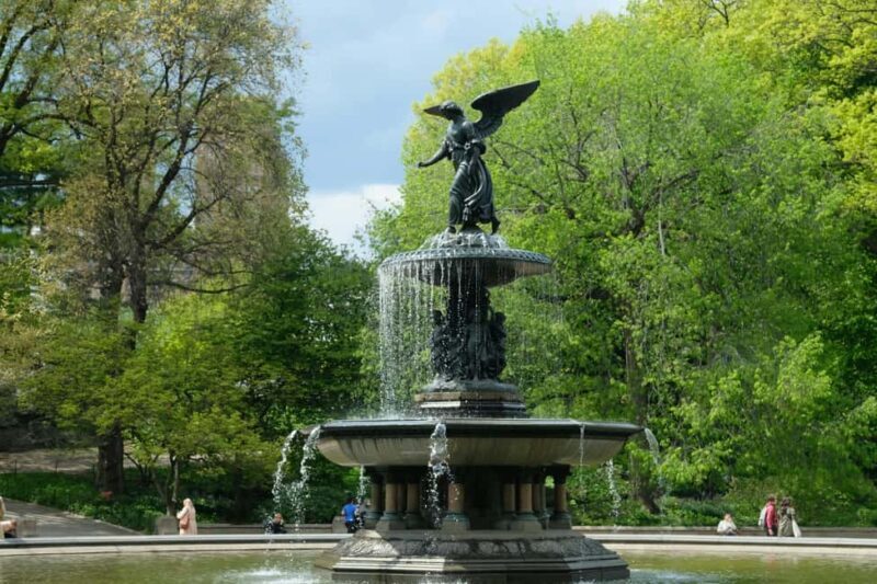 Madrid: Retiro Park Guided Walking Tour with Gourmet Tapas - FAQs