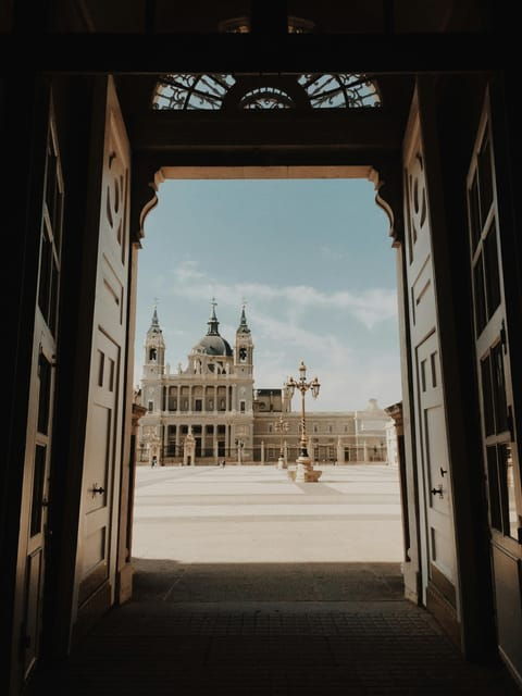 madrid-retro-tour-120-min-old-town-modern-madrid-surprise-destination