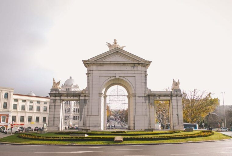madrid-retro-tour-120-min-old-town-modern-madrid-surprise-destination