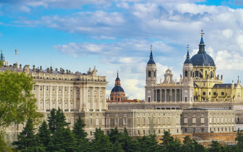 madrid-royal-palace-and-royal-gardens-guided-visit-and-priority-access