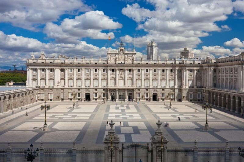 madrid-royal-palace-and-royal-gardens-guided-visit-and-priority-access
