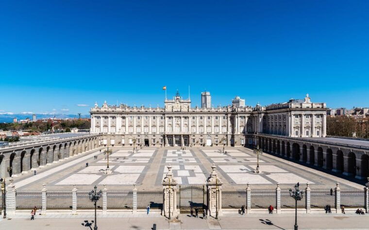 madrid-royal-palace-and-royal-gardens-guided-visit-and-priority-access