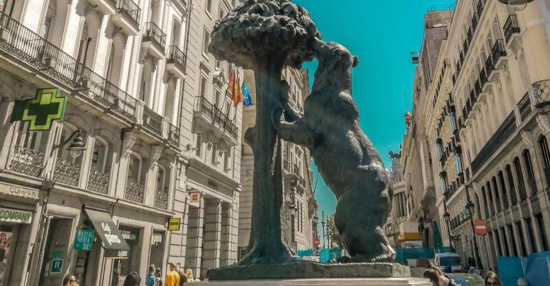 madrid-royal-palace-old-town-and-poets-district-tour