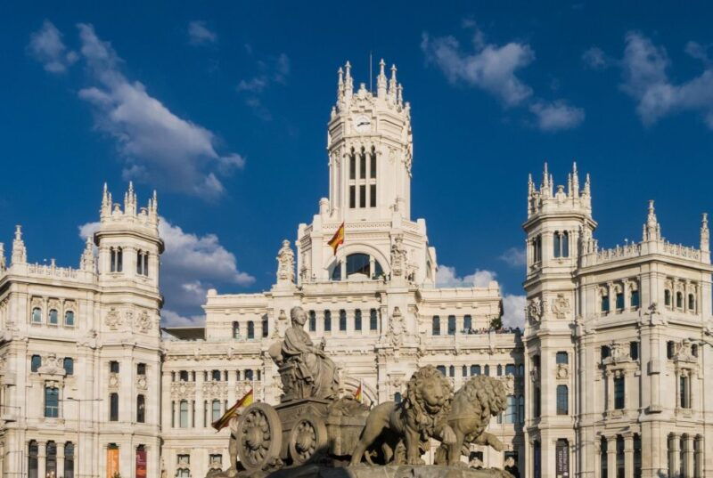 madrid-royal-palace-old-town-and-poets-district-tour